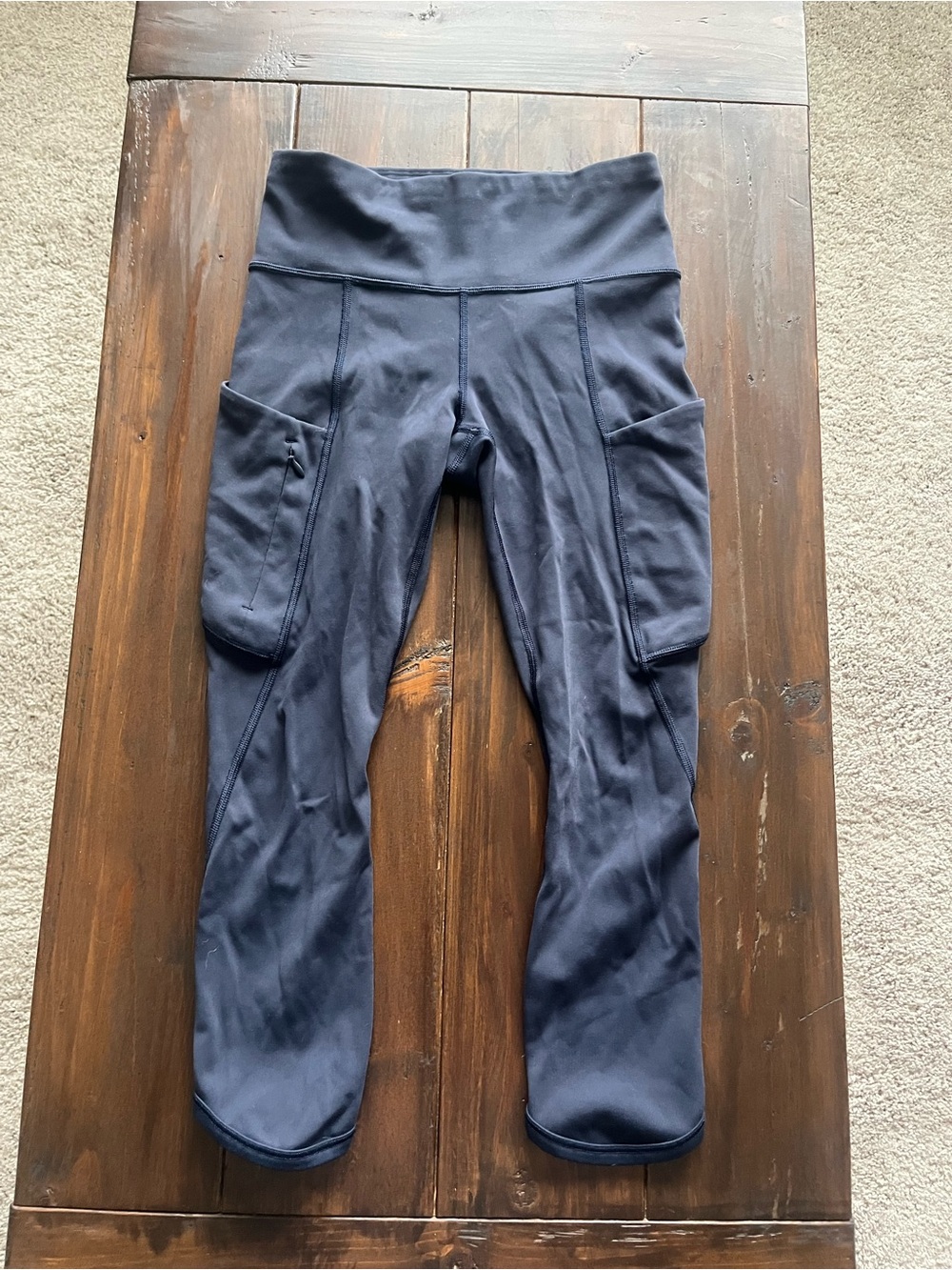 Athleta Navy Women’s Performance Leggings with Side Pockets-Capri Length